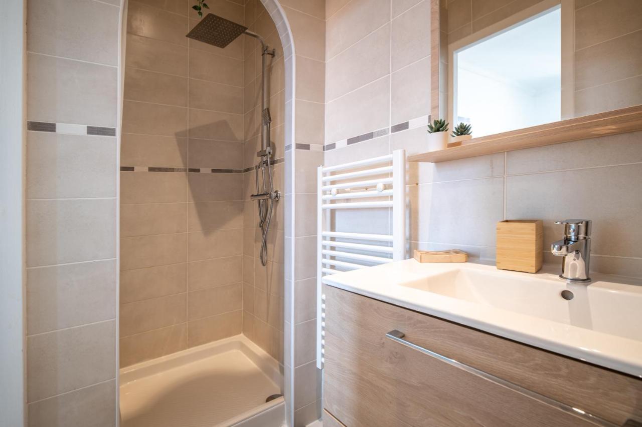 Private Independant Flat - Lourdes City Center - 2 Balconies Екстер'єр фото